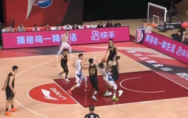 乐球直播nba- 尼斯中场核心染红遭停赛三场  